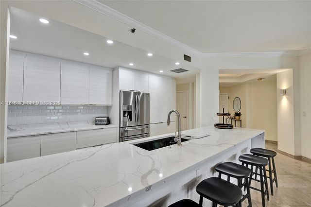 3700 Island Boulevard C206, Aventura, FL 33160