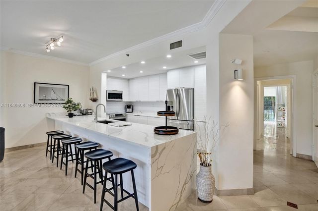 3700 Island Boulevard C206, Aventura, FL 33160