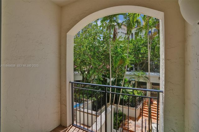 3700 Island Boulevard C206, Aventura, FL 33160