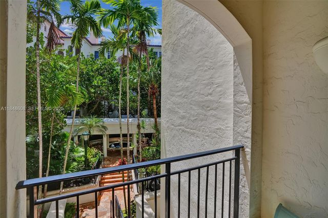 3700 Island Boulevard C206, Aventura, FL 33160