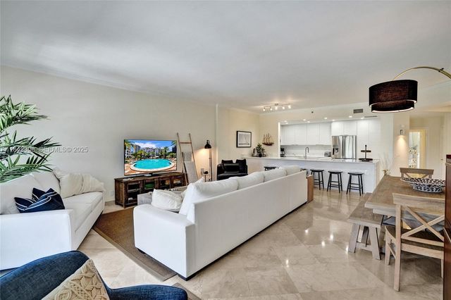 3700 Island Boulevard C206, Aventura, FL 33160