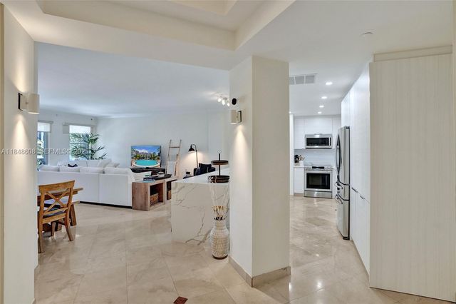 3700 Island Boulevard C206, Aventura, FL 33160