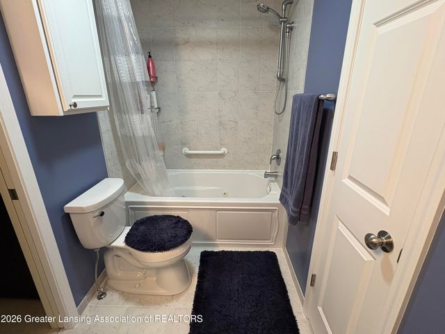 1812 Burrwood Circle, East Lansing, MI 48823