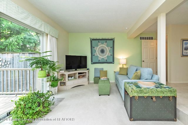 1812 Burrwood Circle, East Lansing, MI 48823