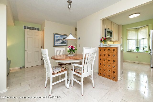 1812 Burrwood Circle, East Lansing, MI 48823