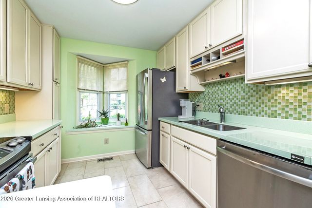 1812 Burrwood Circle, East Lansing, MI 48823