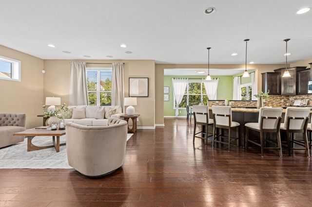 626 Eastgate Parkway, Mahtomedi, MN 55115
