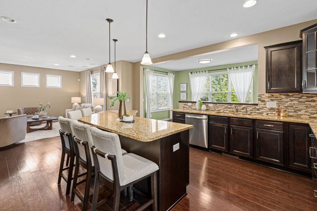 626 Eastgate Parkway, Mahtomedi, MN 55115