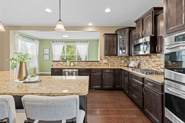 626 Eastgate Parkway, Mahtomedi, MN 55115