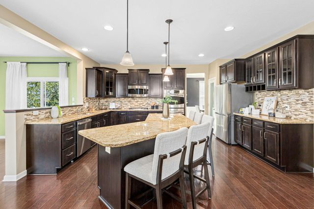 626 Eastgate Parkway, Mahtomedi, MN 55115
