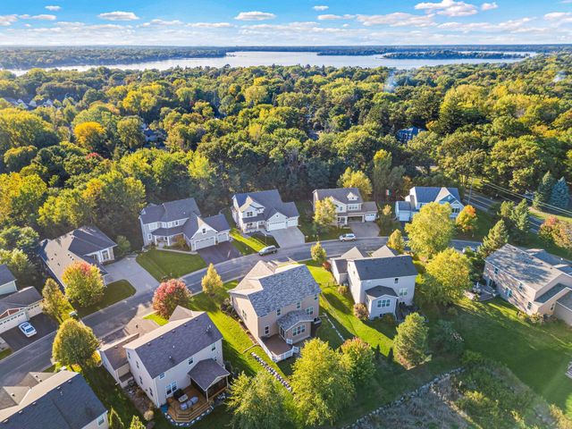 626 Eastgate Parkway, Mahtomedi, MN 55115