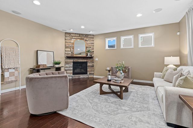626 Eastgate Parkway, Mahtomedi, MN 55115