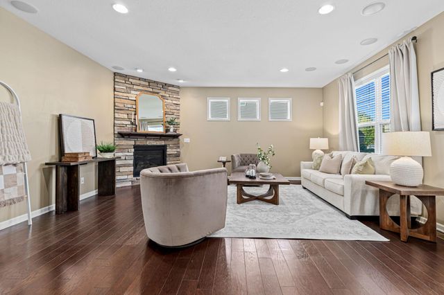 626 Eastgate Parkway, Mahtomedi, MN 55115
