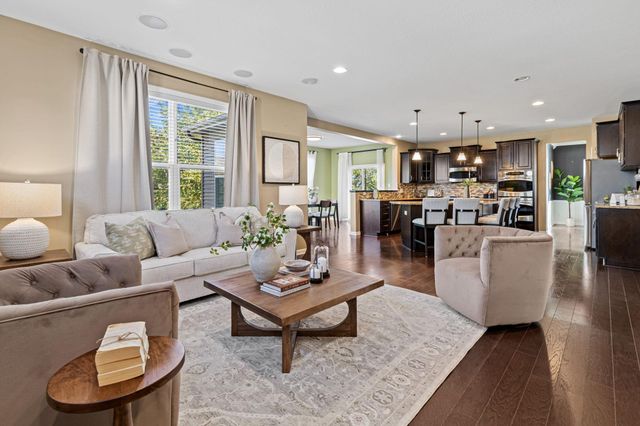 626 Eastgate Parkway, Mahtomedi, MN 55115