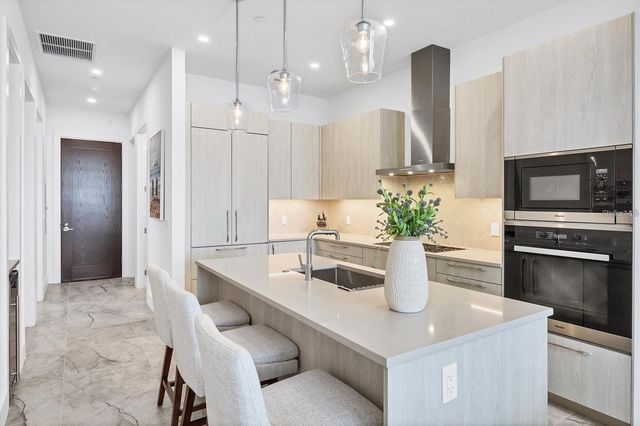 33 S PALM AVENUE 704, Sarasota, FL 34236