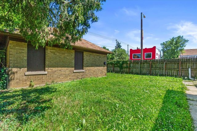 2704 N 46th STREET, Milwaukee, WI 53210