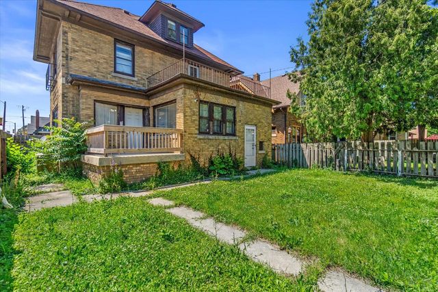 2704 N 46th STREET, Milwaukee, WI 53210