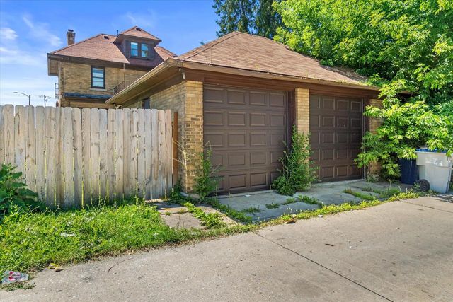 2704 N 46th STREET, Milwaukee, WI 53210