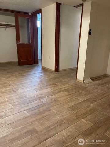 27 SW 102 Street, Seattle, WA 98146