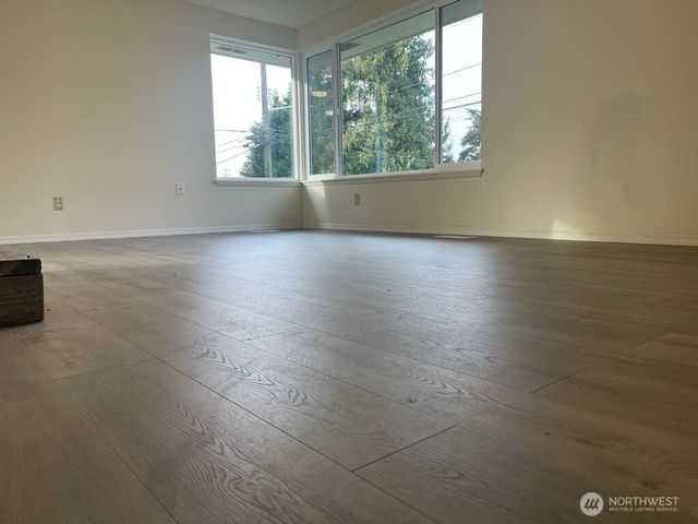 27 SW 102 Street, Seattle, WA 98146