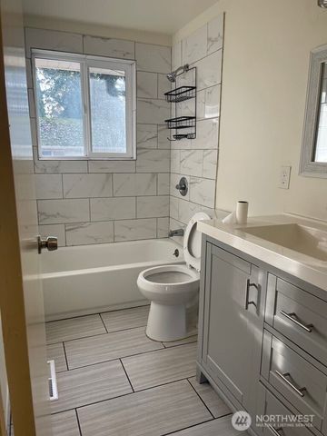 27 SW 102 Street, Seattle, WA 98146