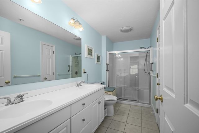 4 Apple Seed Drive 4, Shrewsbury, MA 01545