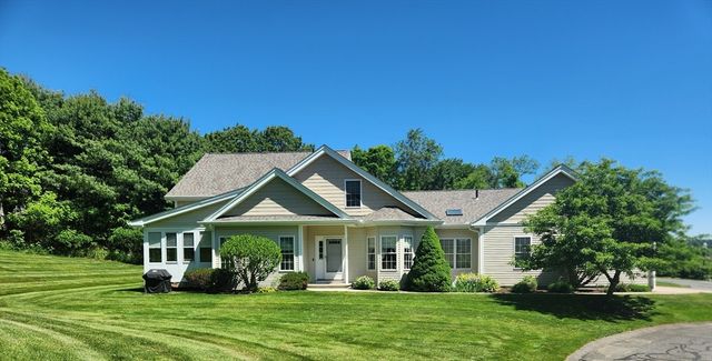 4 Apple Seed Drive 4, Shrewsbury, MA 01545