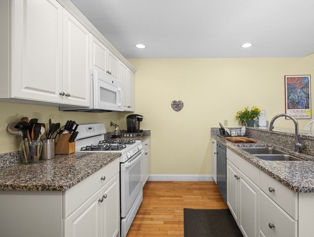 4 Apple Seed Drive 4, Shrewsbury, MA 01545