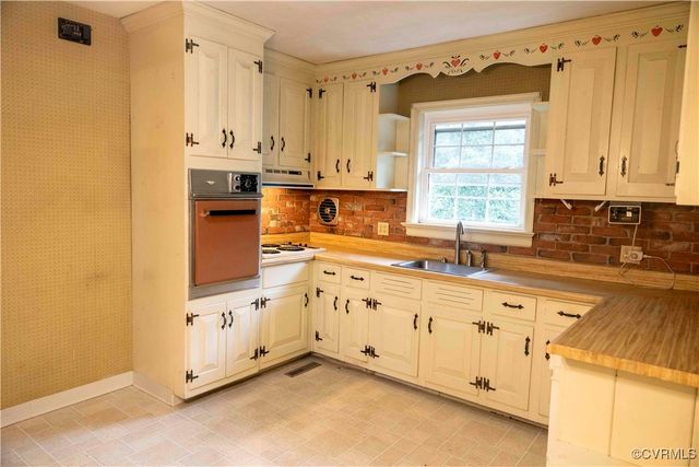 1208 Amesbury Ln, Richmond, VA 23227