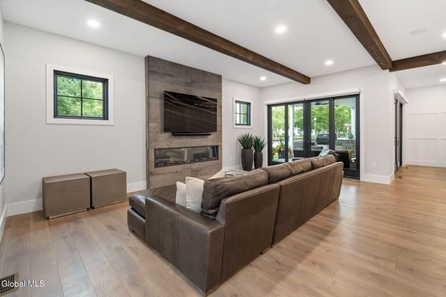 19 Aurora Avenue, Saratoga Springs, NY 12866