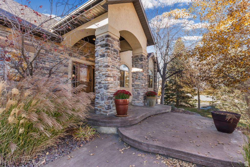 Image 2 of property listing at 14278 S FRIENDSHIP DR, Herriman, UT 84096