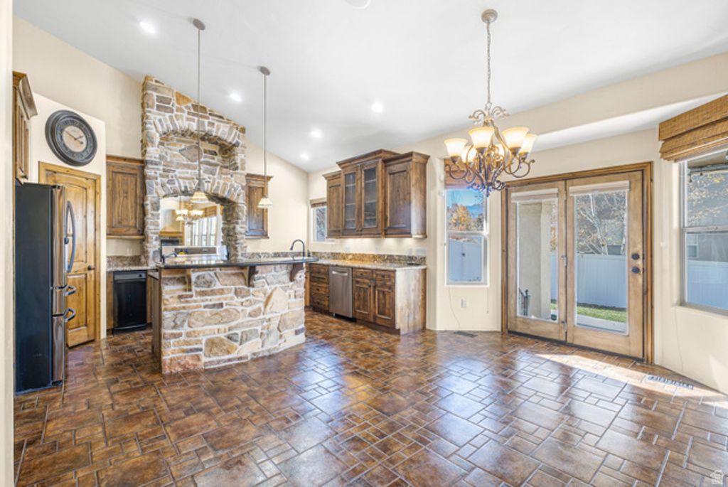 Image 14 of property listing at 14278 S FRIENDSHIP DR, Herriman, UT 84096