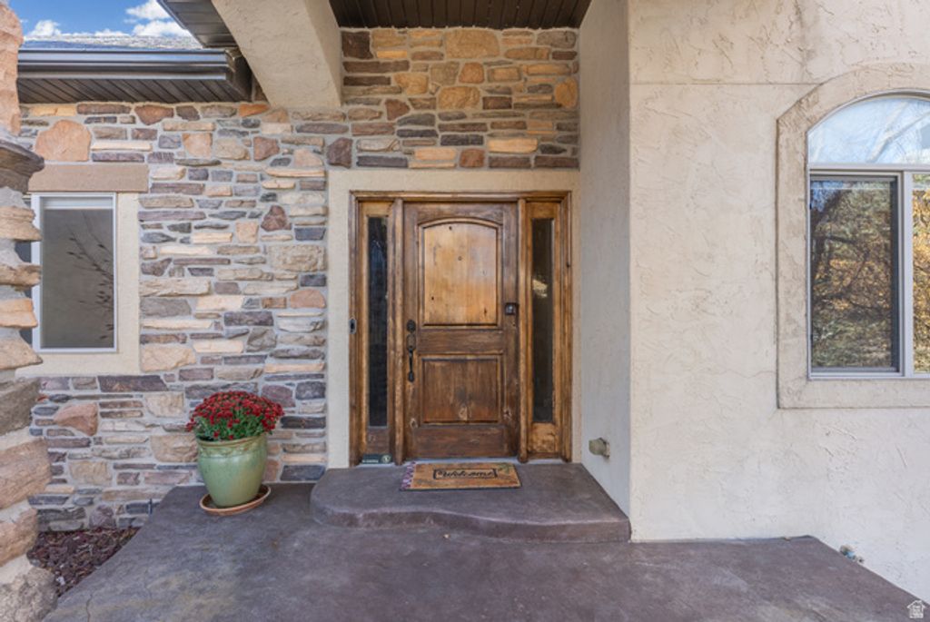 Image 3 of property listing at 14278 S FRIENDSHIP DR, Herriman, UT 84096