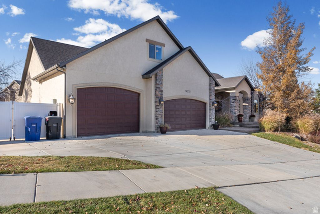 Image 4 of property listing at 14278 S FRIENDSHIP DR, Herriman, UT 84096