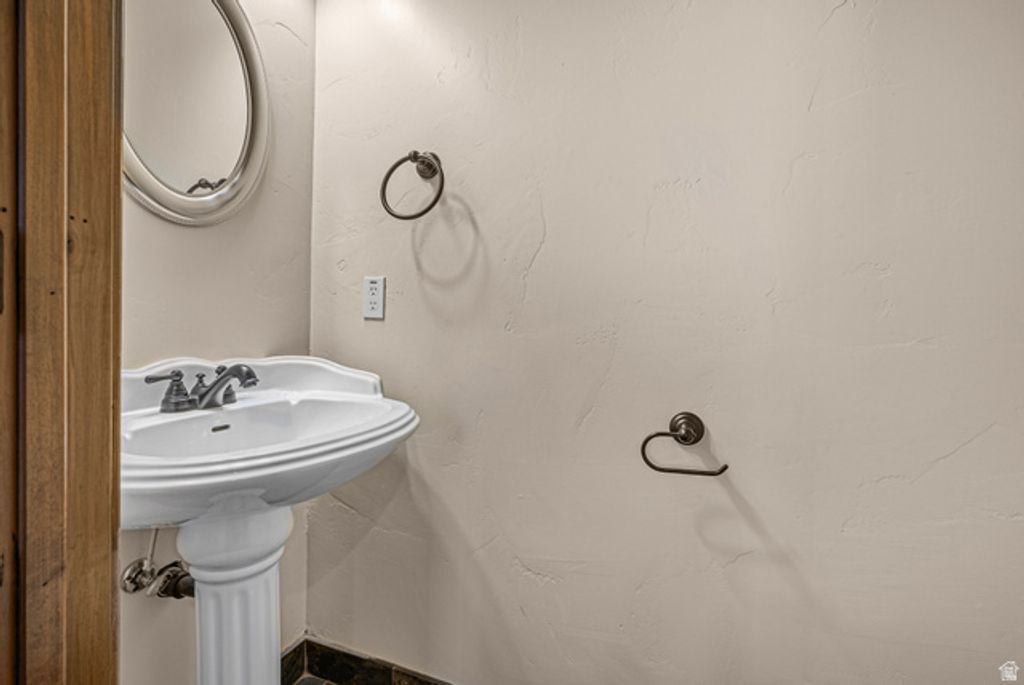 Image 35 of property listing at 14278 S FRIENDSHIP DR, Herriman, UT 84096