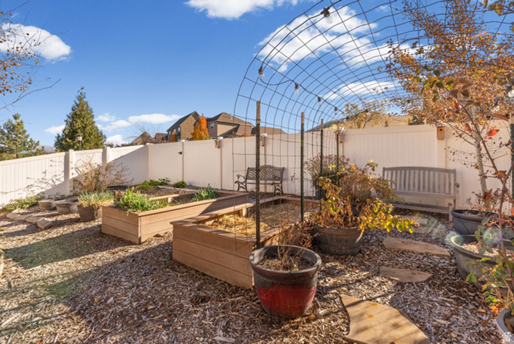 Image 46 of property listing at 14278 S FRIENDSHIP DR, Herriman, UT 84096