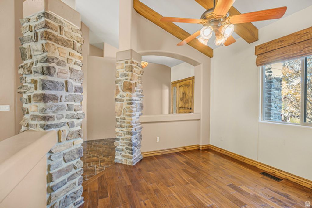Image 8 of property listing at 14278 S FRIENDSHIP DR, Herriman, UT 84096