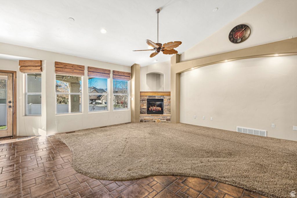Image 10 of property listing at 14278 S FRIENDSHIP DR, Herriman, UT 84096