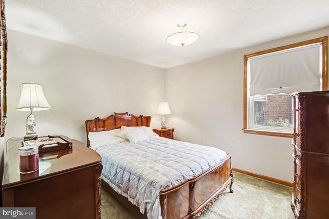 506 GLENN VALLEY DR, Norristown, PA 19401