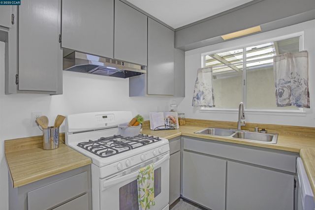 2110 Barrett Ave, Richmond, CA 94801