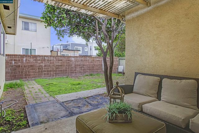 2110 Barrett Ave, Richmond, CA 94801