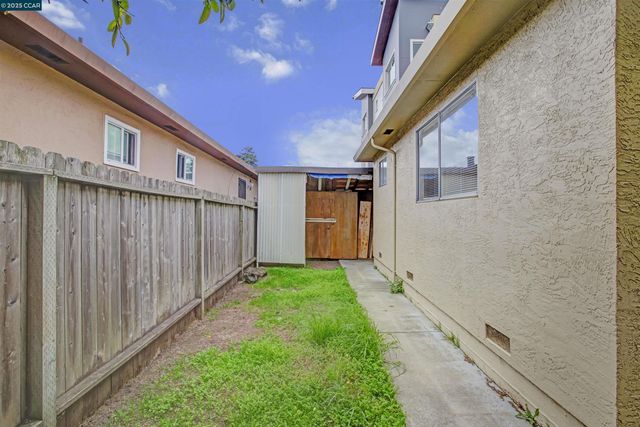 2110 Barrett Ave, Richmond, CA 94801