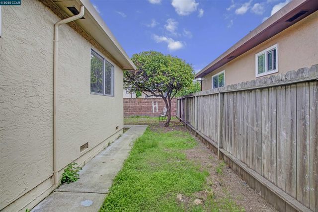 2110 Barrett Ave, Richmond, CA 94801