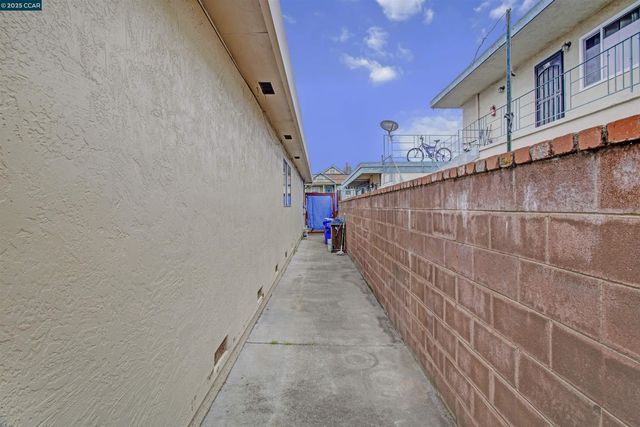 2110 Barrett Ave, Richmond, CA 94801