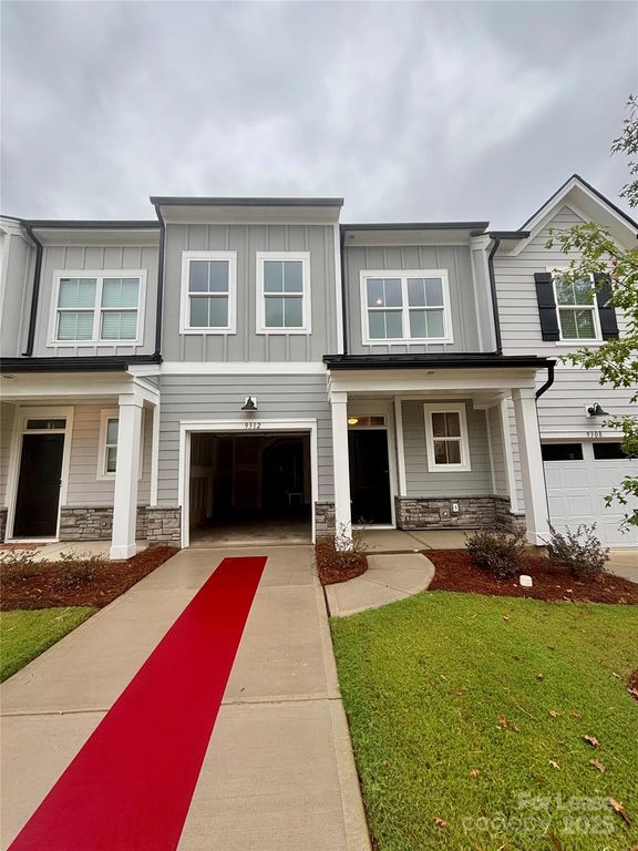 9312 Munsing Drive, Charlotte, NC 28269