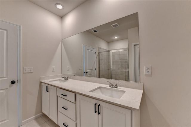 656 Rodeo Drive, Auburn, GA 30011