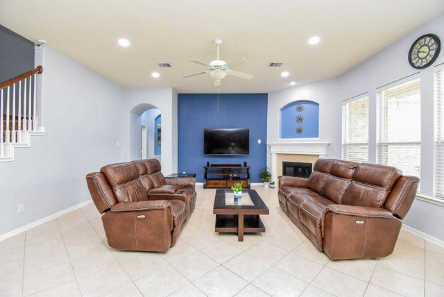 6811 Bannon Trail, Sugar Land, TX 77479