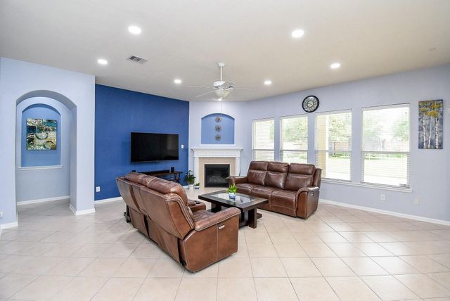 6811 Bannon Trail, Sugar Land, TX 77479