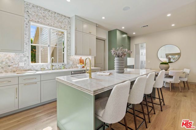 4912 Beeman Avenue, Valley Village, CA 91607