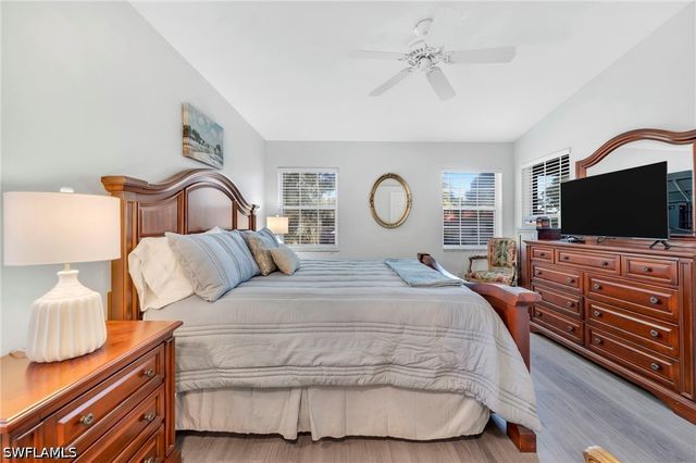 2460 Old Groves RD 201, Naples, FL 34109